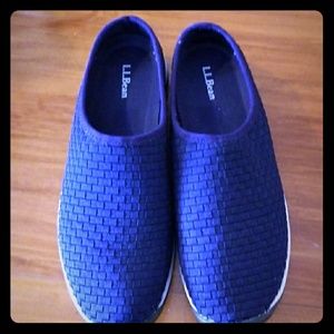 L. L. Bean summer clogs navy size 8M